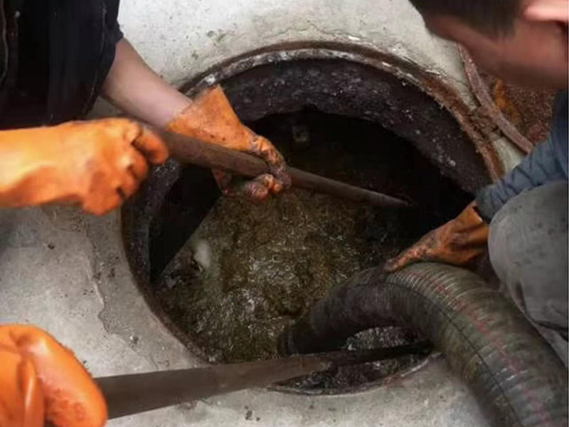 隆阳清理化粪池时如何避免沼气的危害?